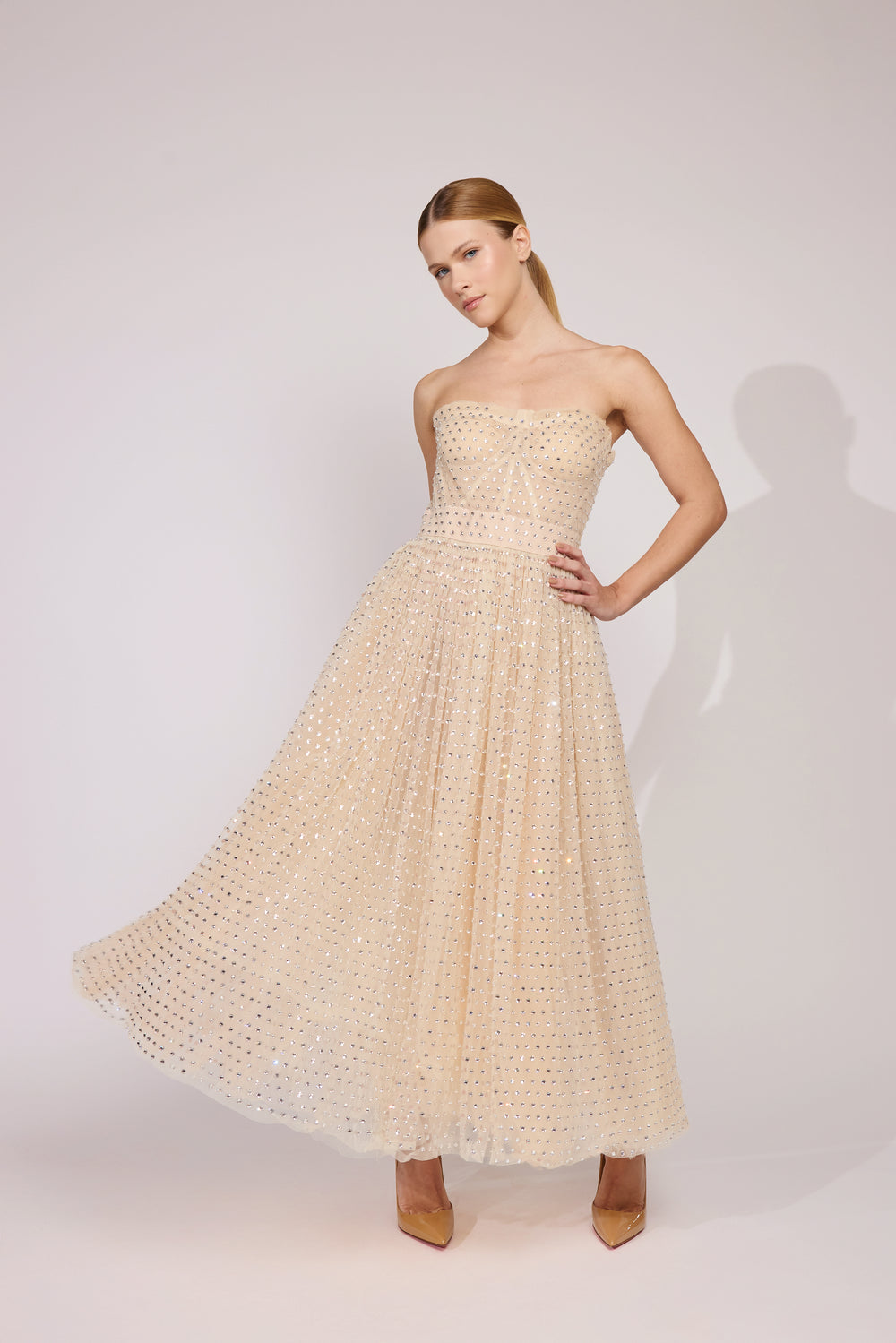 Vestido Exclusivo Dolce & Gabbana Bege com Cristais 