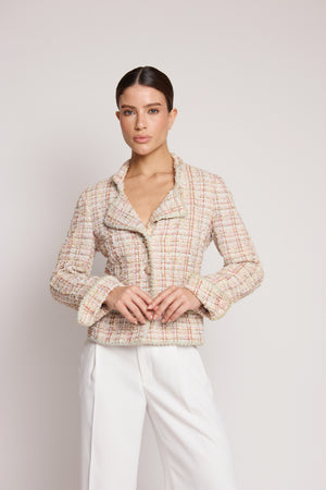 Casaco Chanel tweed colorido.