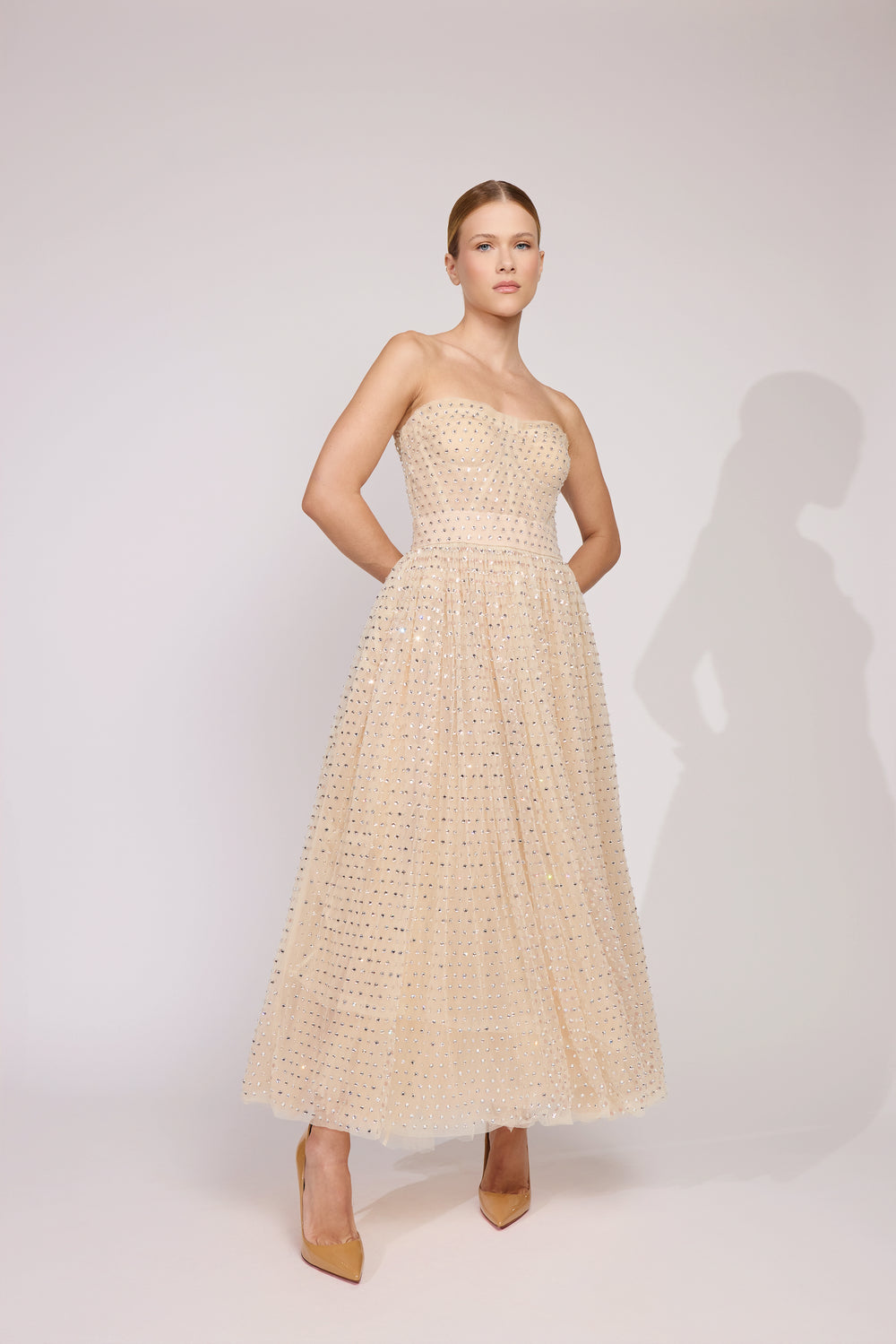 Vestido Exclusivo Dolce & Gabbana Bege com Cristais